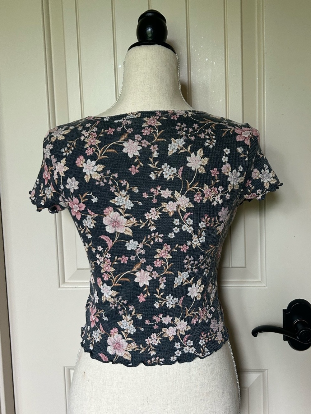 American Eagle Floral Lettuce Edge Crop Top Small - Picture 2 of 4